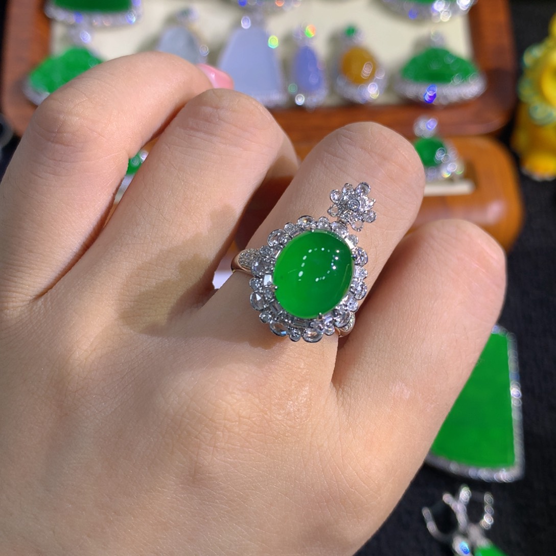 翡翠18K金镶嵌戒指