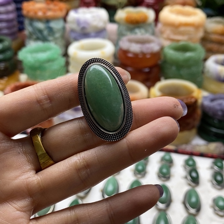 ℒ***n石英质玉未镶嵌手镯