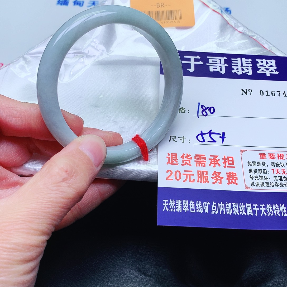 翡翠未镶嵌手镯674。        