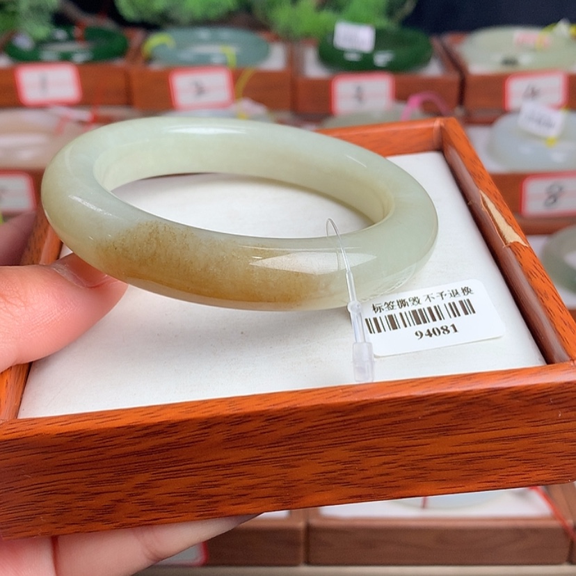 【闪购商品】和田玉未镶嵌手镯