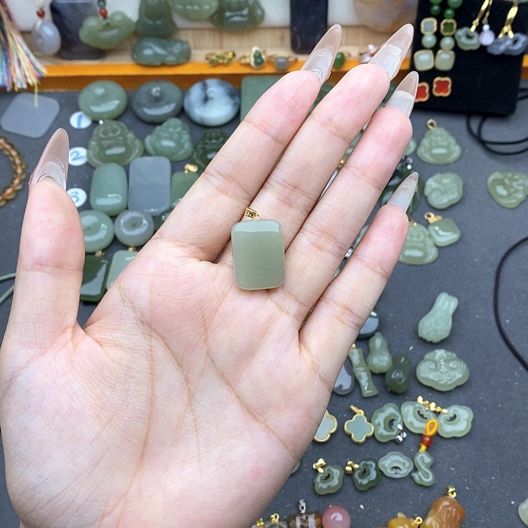 和田玉18K金镶嵌吊坠(不含链)