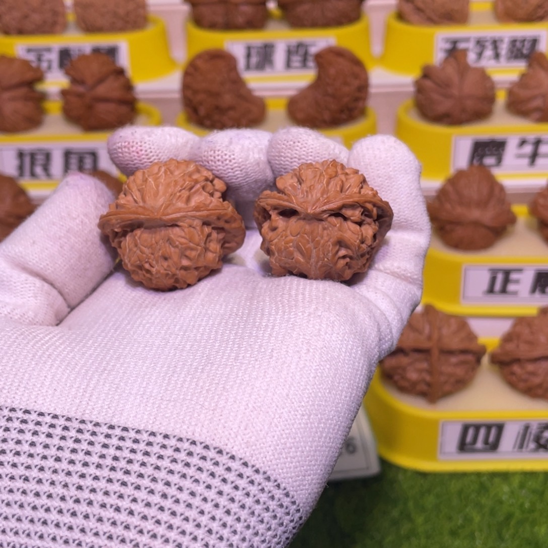 吊坠桃核小小飞蛇