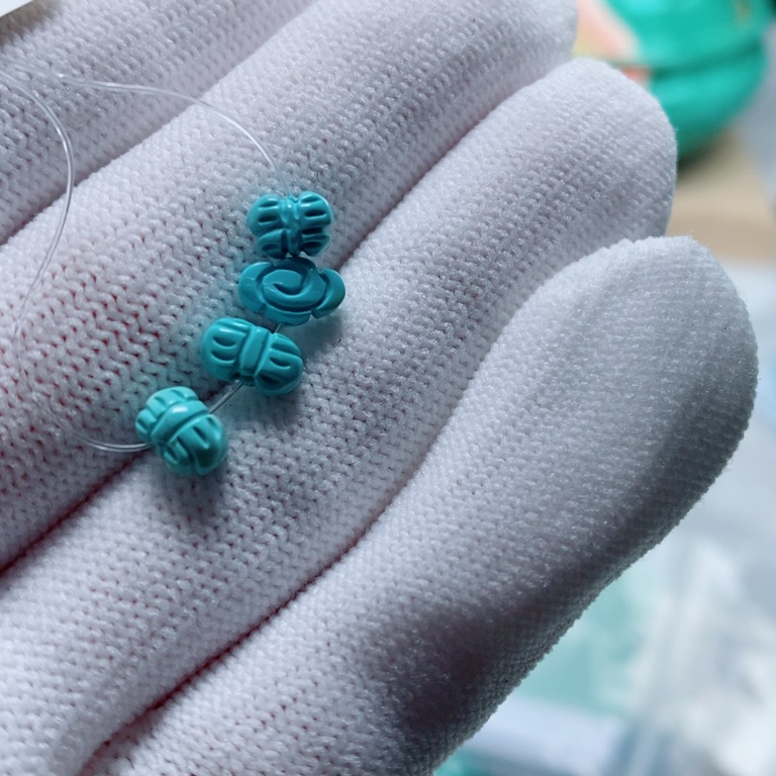 绿松石未镶嵌颈饰