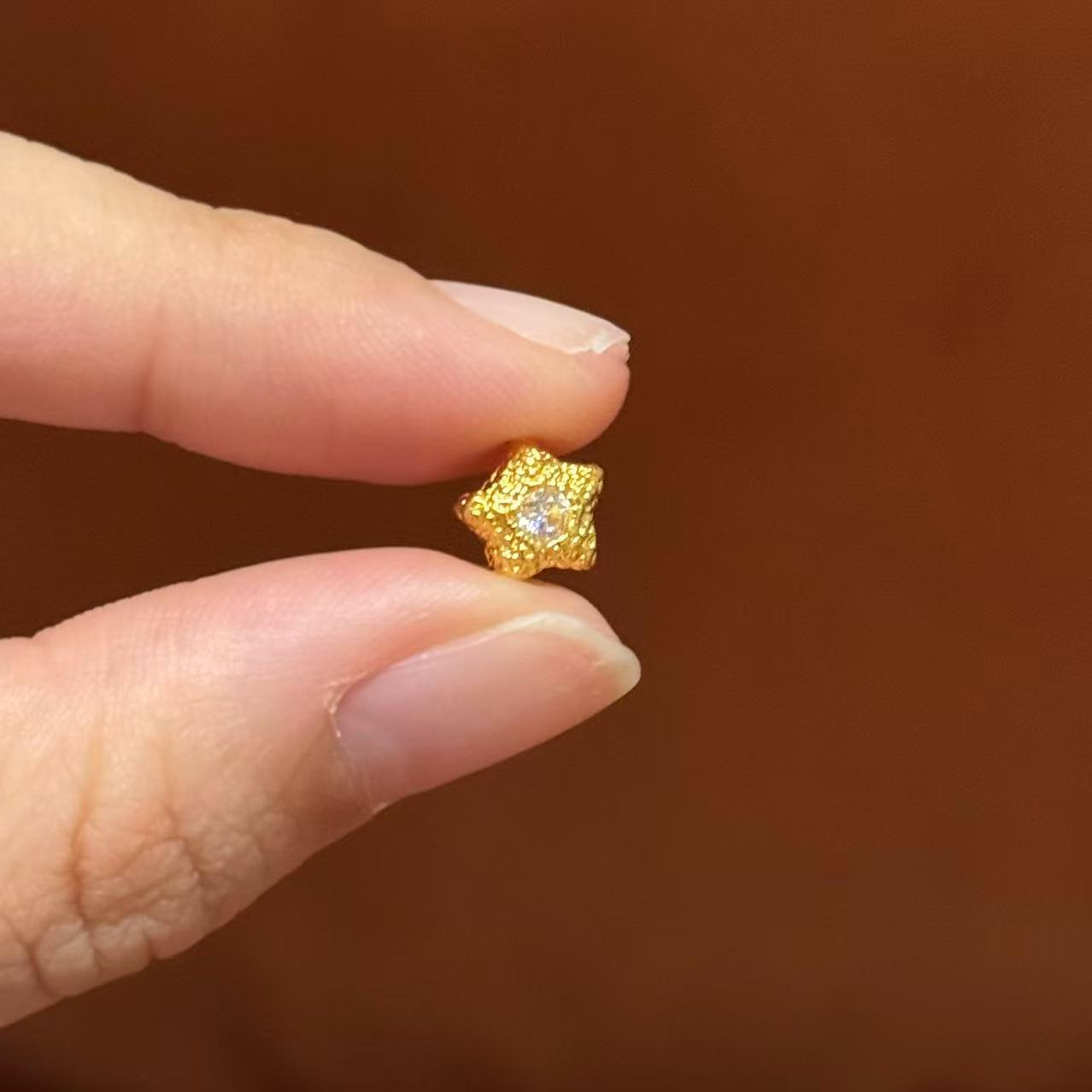 贝贝黄金 足金999 锤纹小星星 白钻 点钻 中穿 5D工艺 2 25