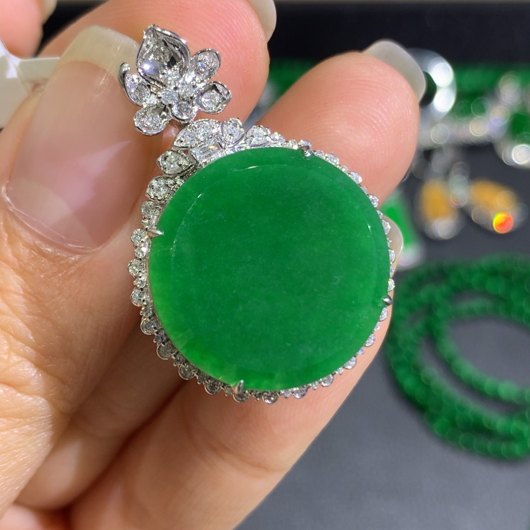 翡翠颈饰18K金镶嵌楠*8、