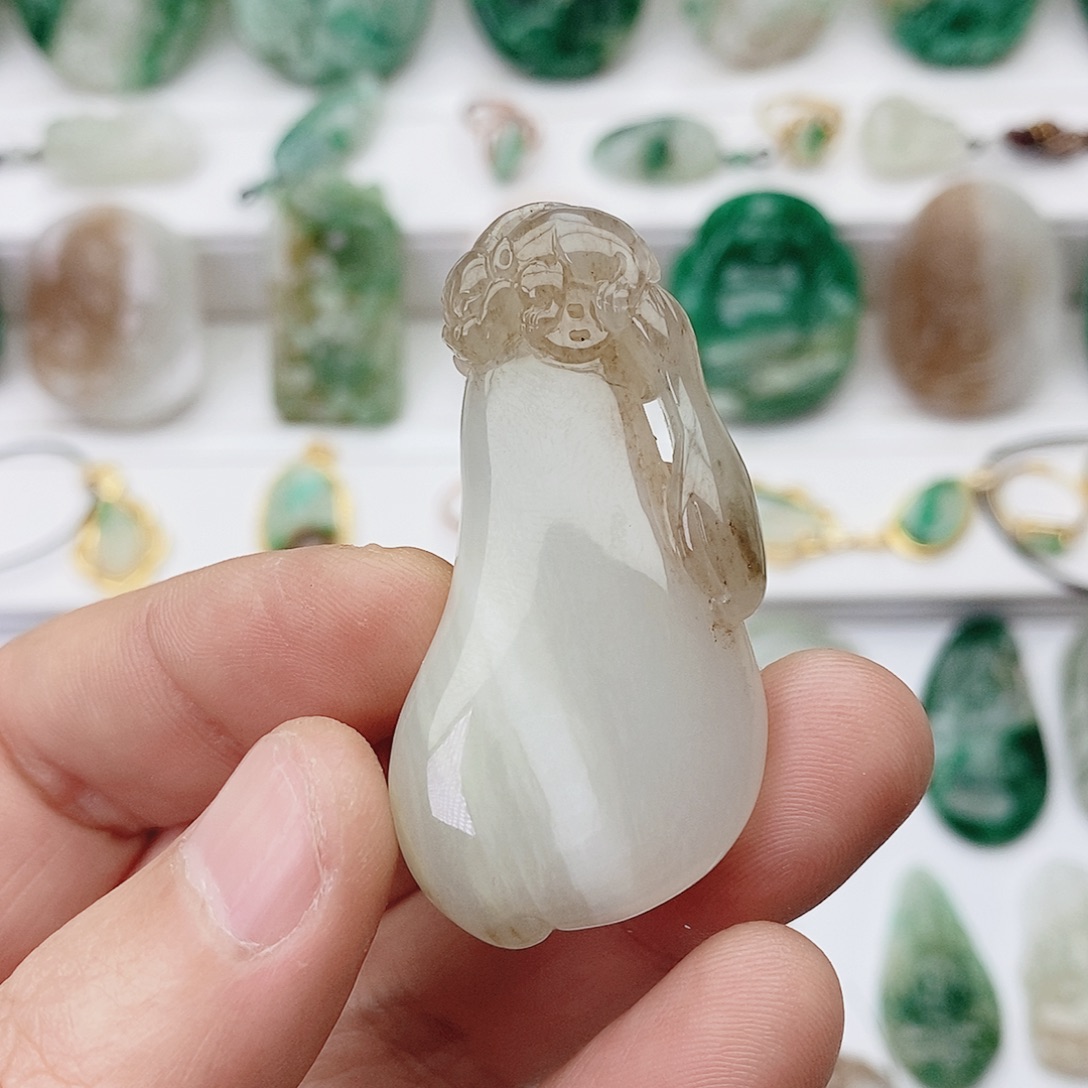 会****独山玉未镶嵌颈饰