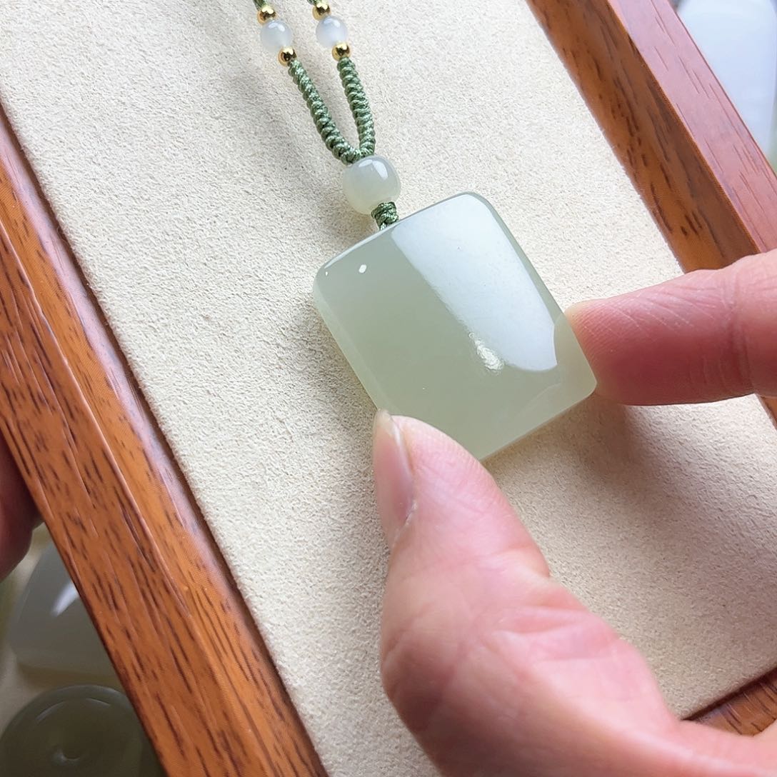 和田玉挂件未镶嵌