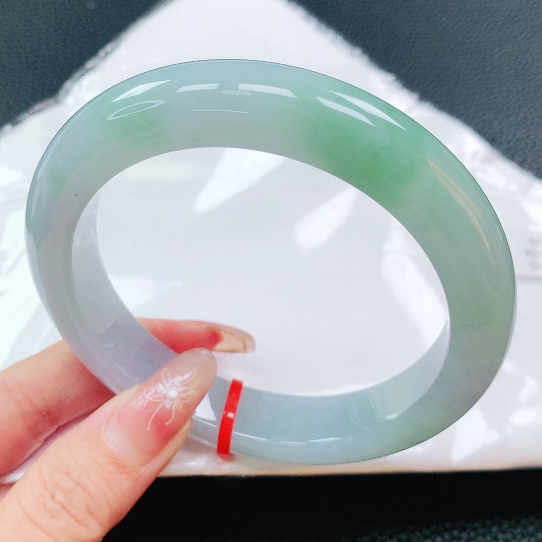翡翠手镯未镶嵌63圈