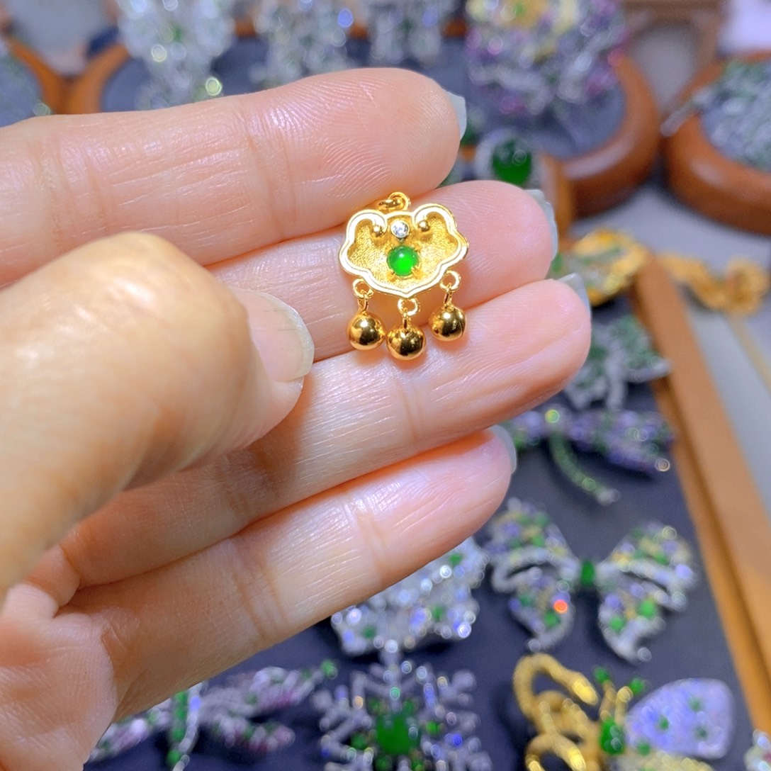 翡翠颈饰银S925镶嵌天然翡翠