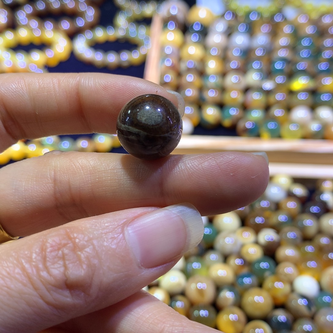 琥珀未镶嵌裸石双色天眼，打孔改动不退换