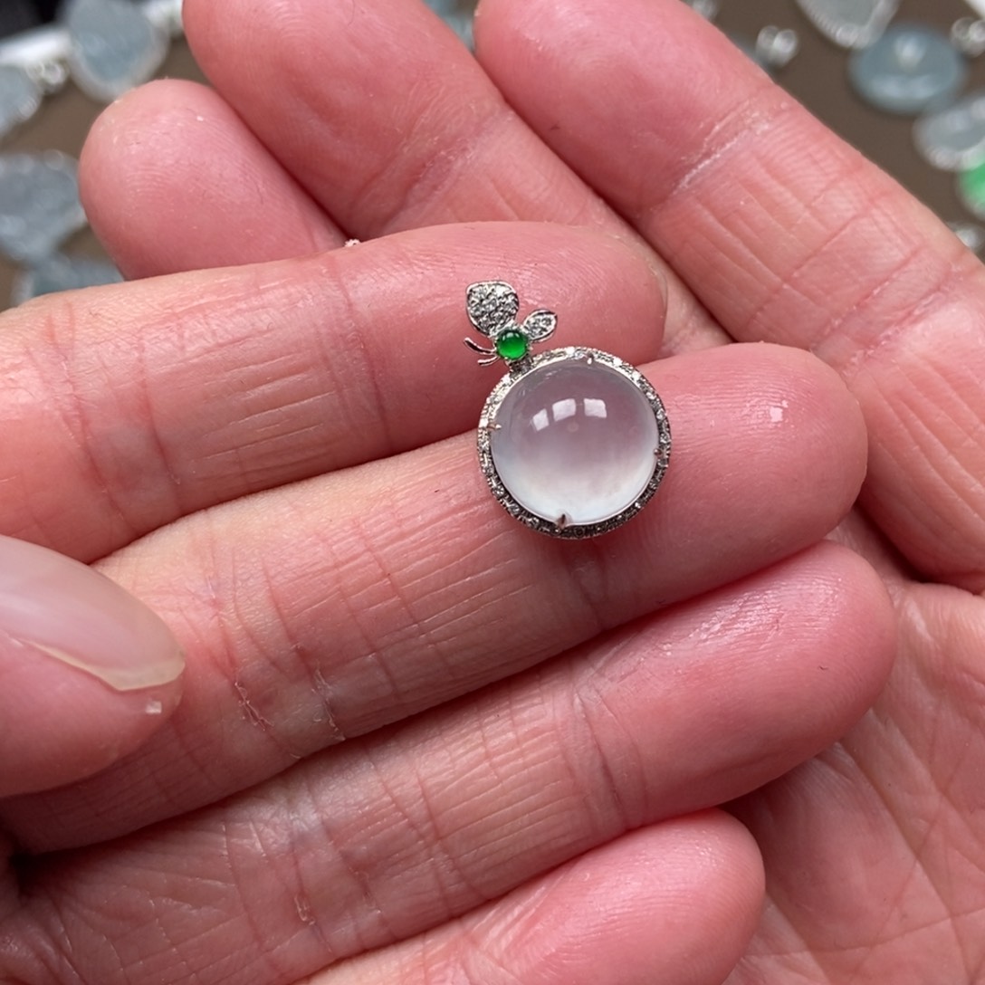 翡翠颈饰18K金镶嵌蛋面