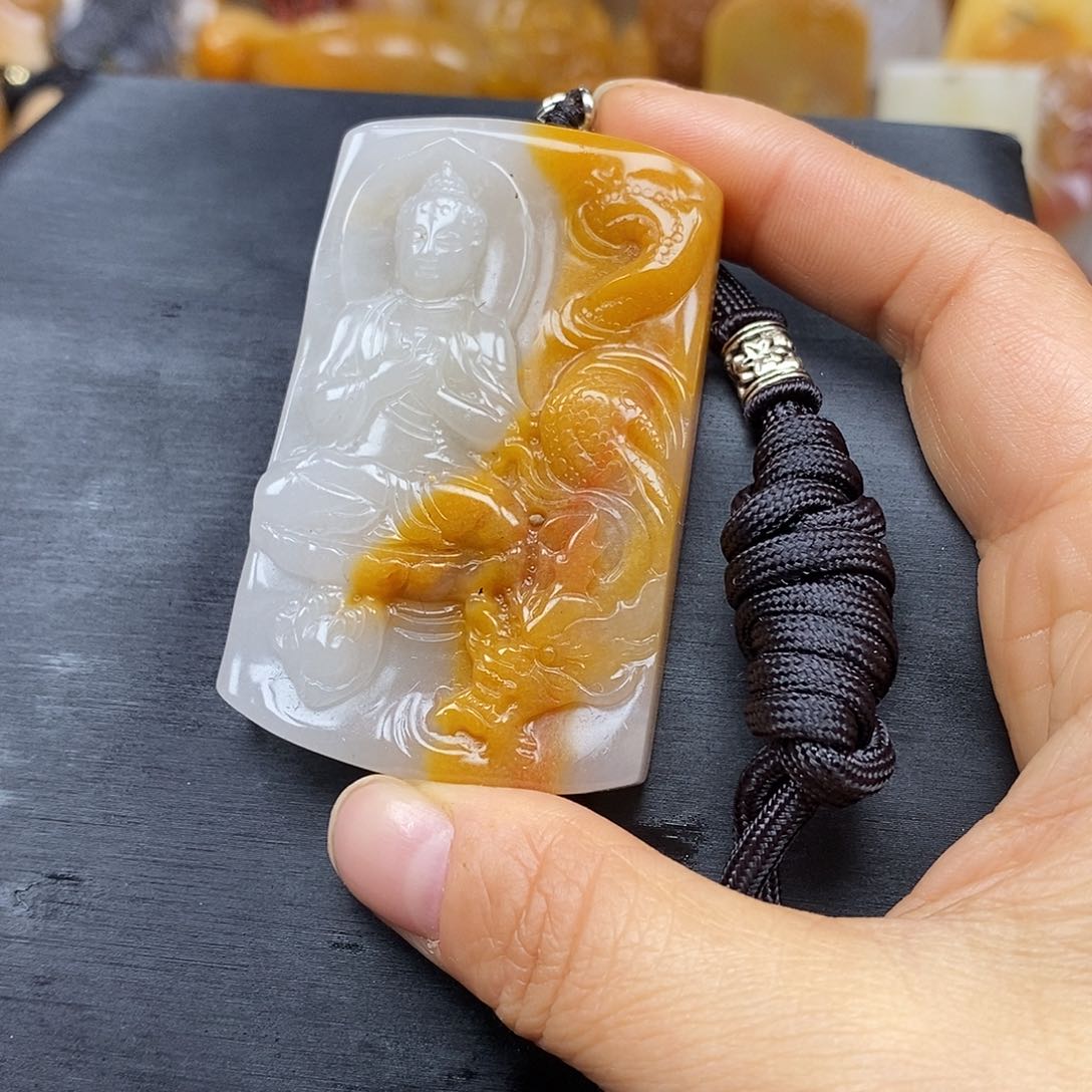 石英质玉（黄龙玉）颈饰未镶嵌