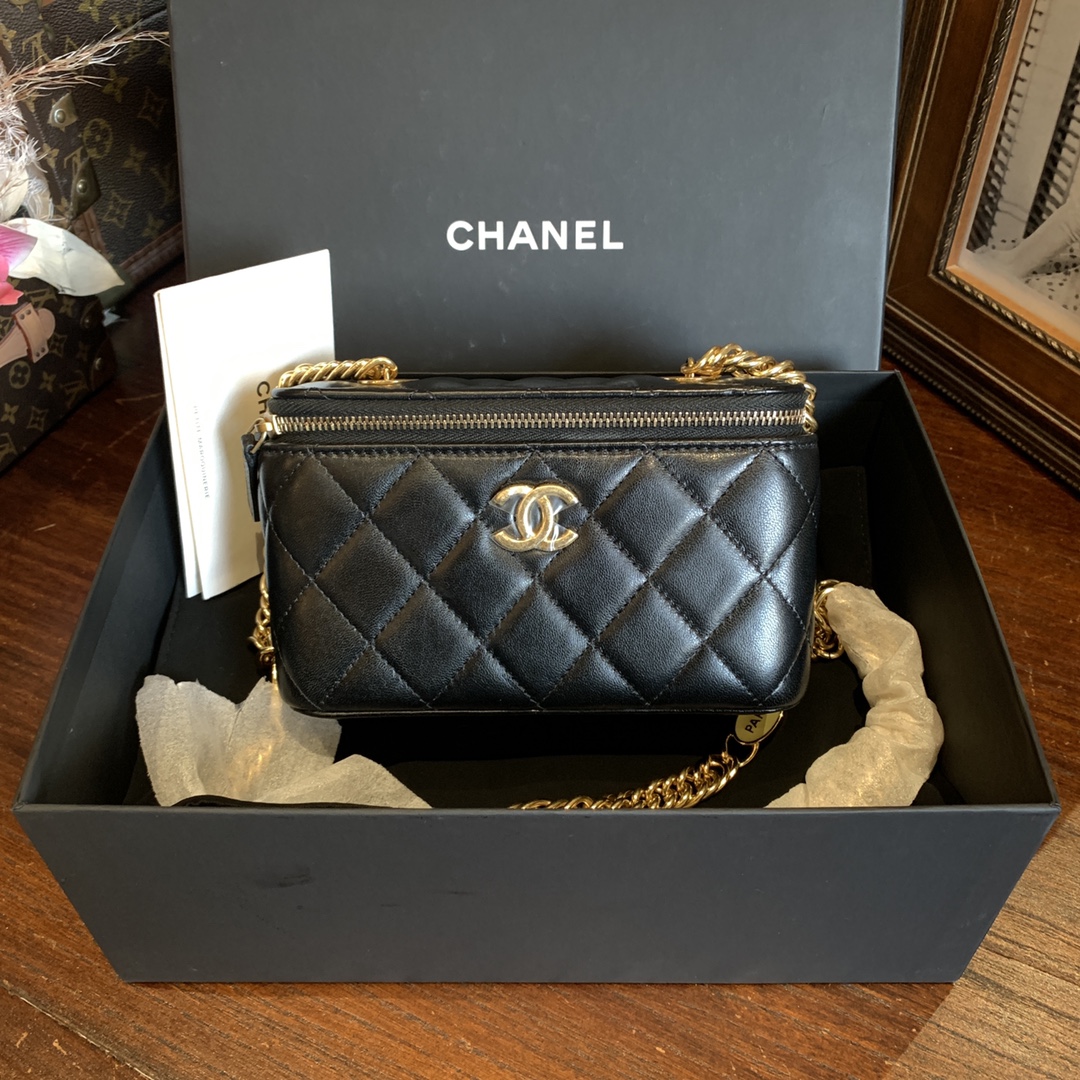 99新 Chanel/香奈儿 香奈儿 珐琅徽章黑金盒子化妆包23p/sp22237