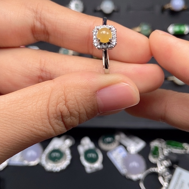 翡翠未镶嵌戒指戒指