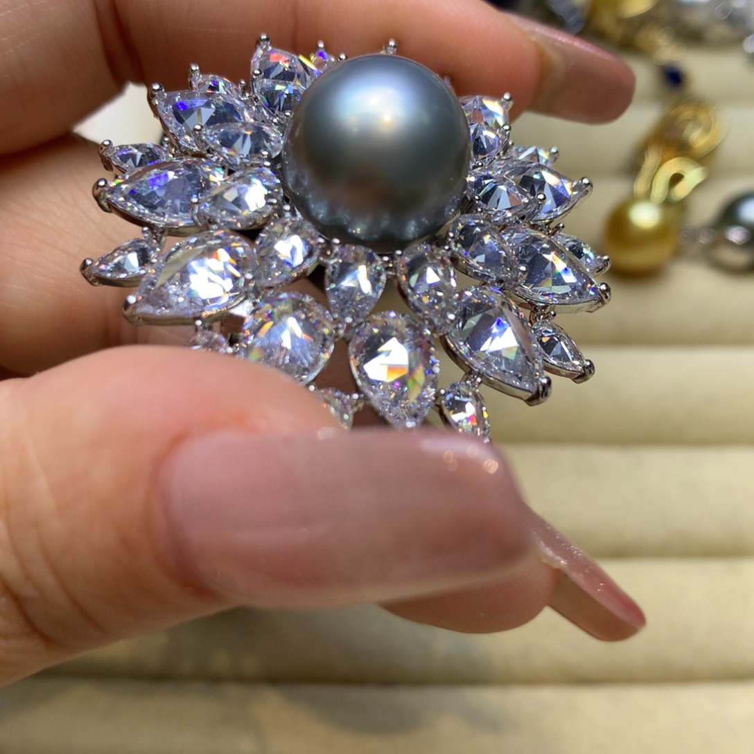 未镶嵌胸饰海水珍珠