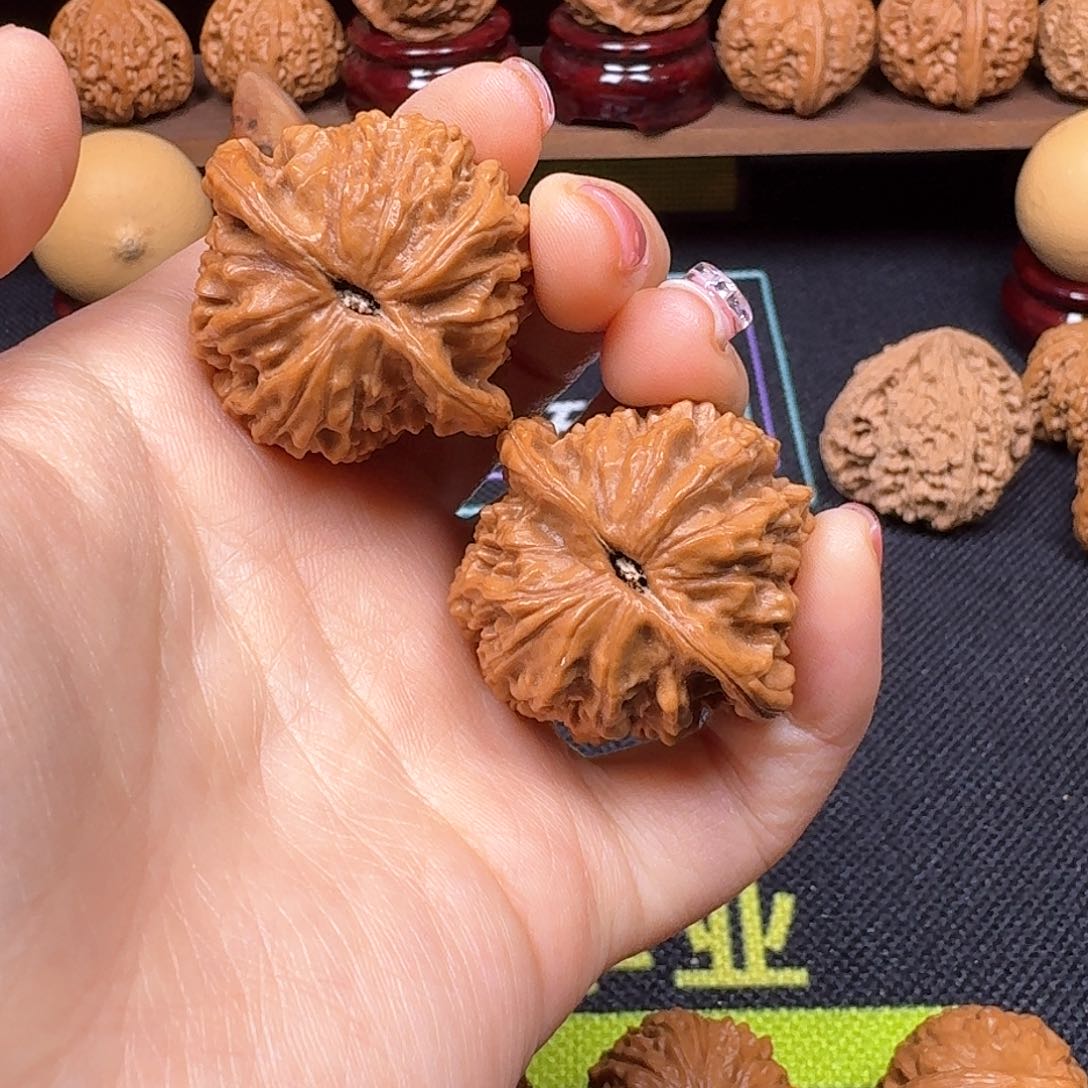 文玩核桃吊坠38红豆