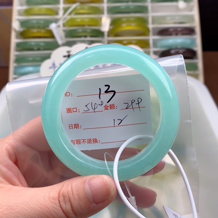 蛇纹石玉手镯未镶嵌私**色