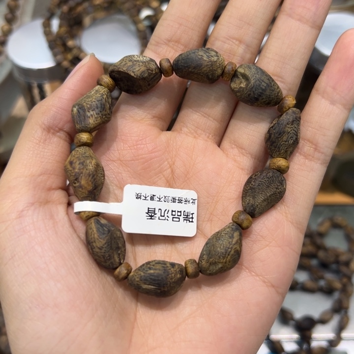 沉香碎屑沉香1.1树丁