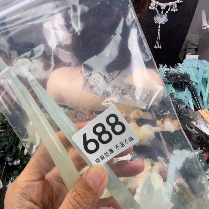 未镶嵌岫玉发饰开*?