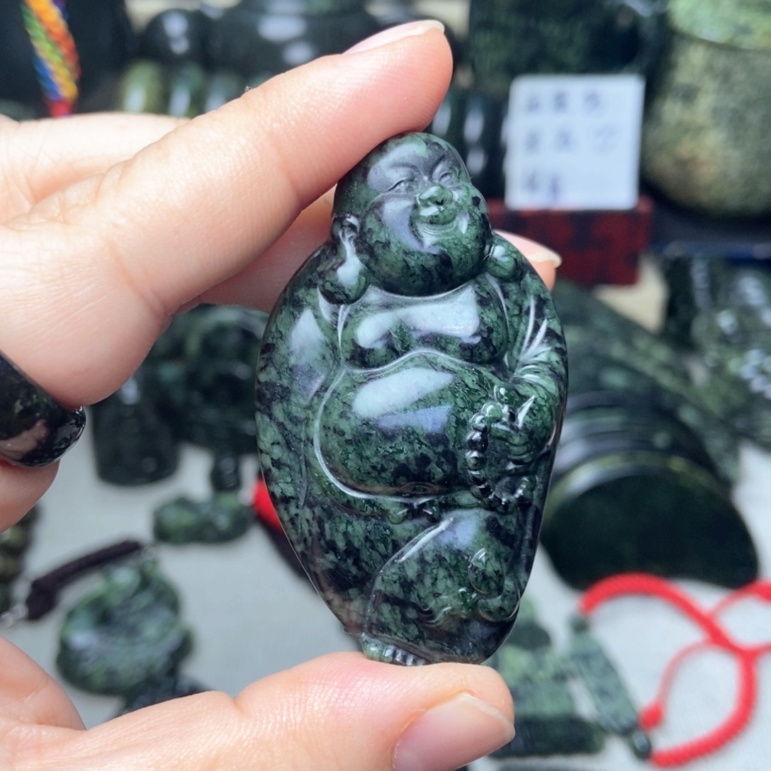 潇***6蛇纹石玉未镶嵌把件