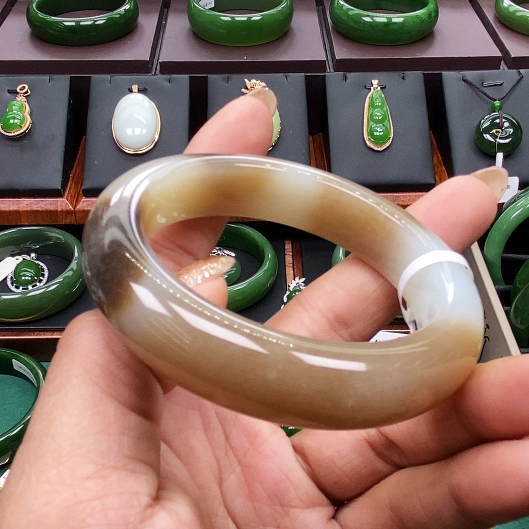 和田玉未镶嵌手镯