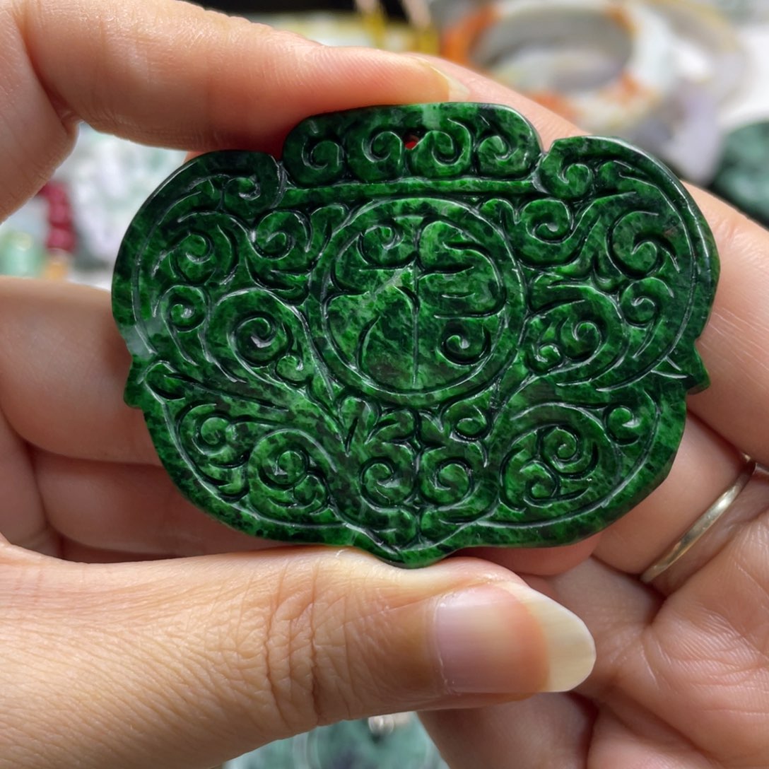 翡翠未镶嵌项圈罗*牌子