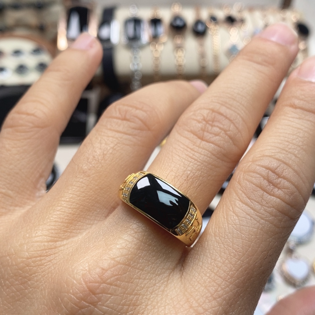 翡翠18K金镶嵌戒指