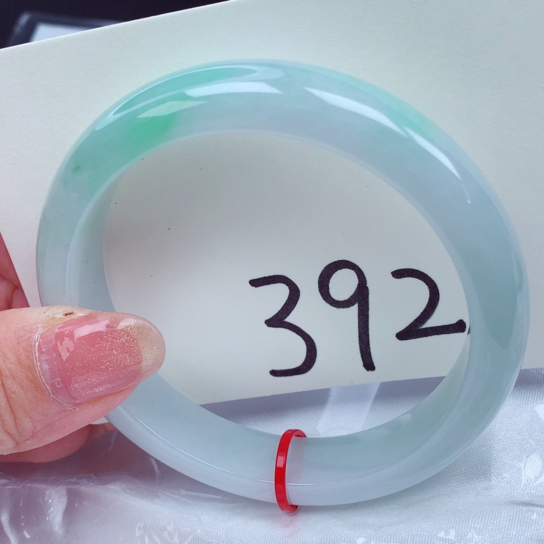 翡翠手镯未镶嵌翡翠