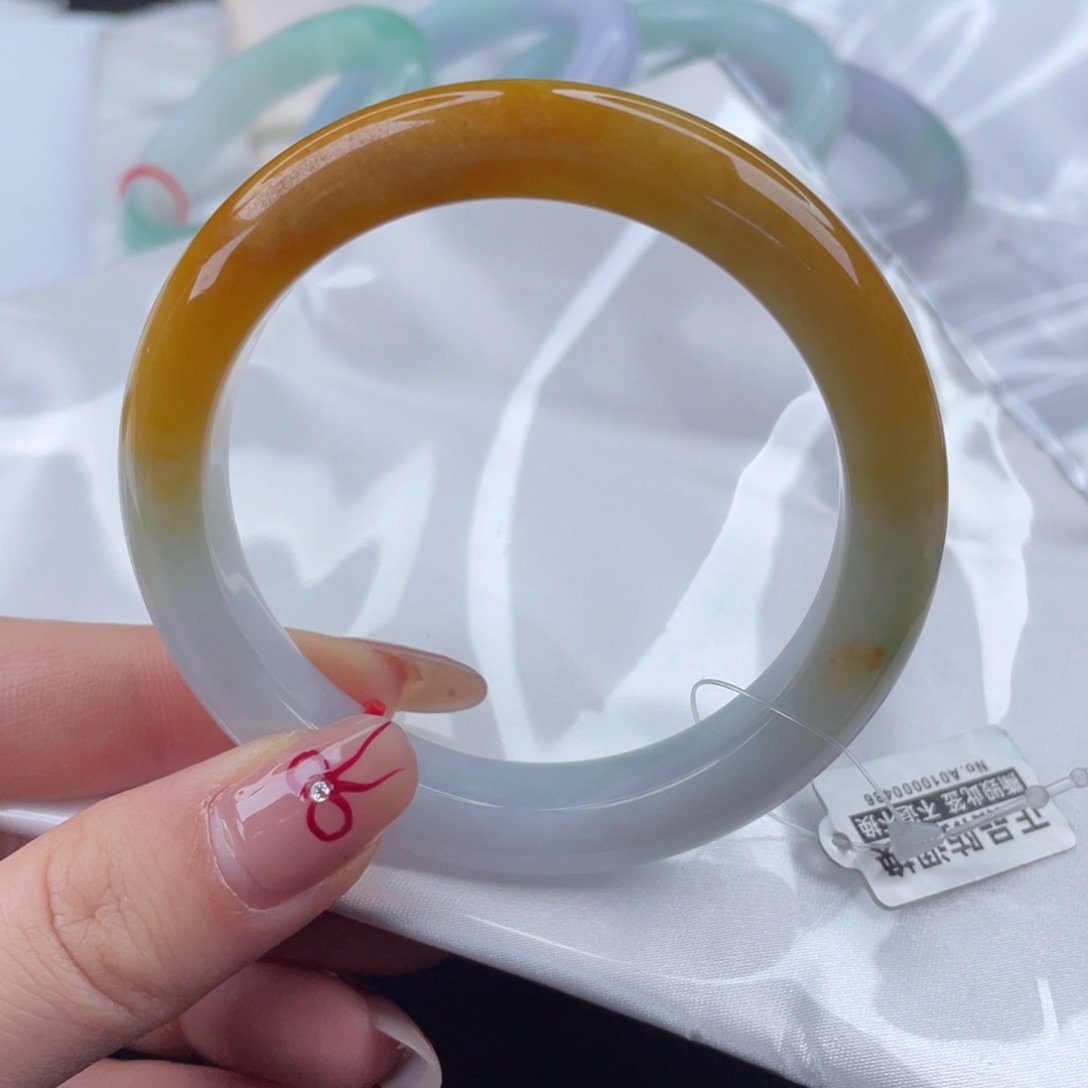 翡翠手镯未镶嵌55圈口