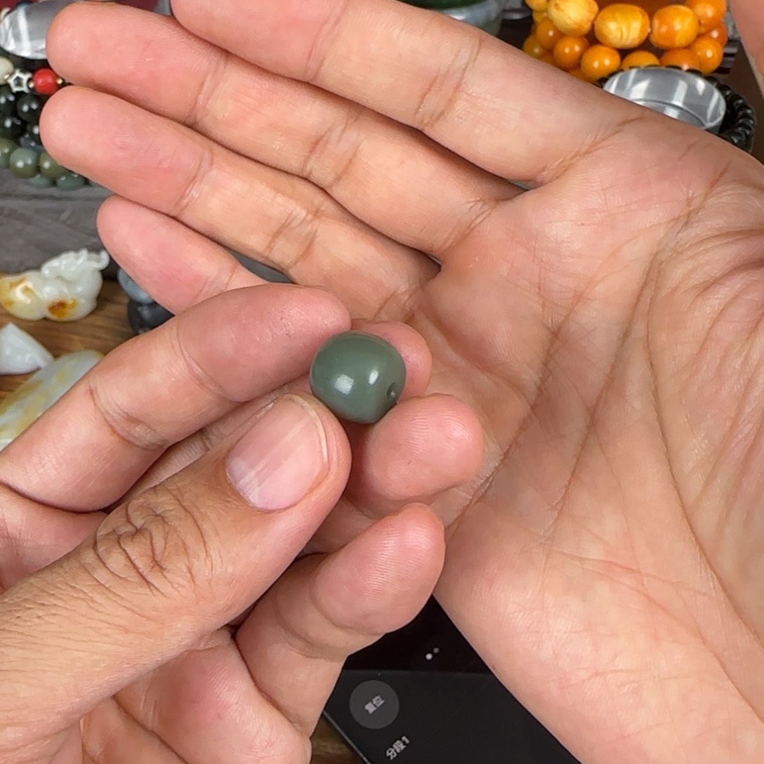 和田玉珠子未镶嵌大**B不退不换