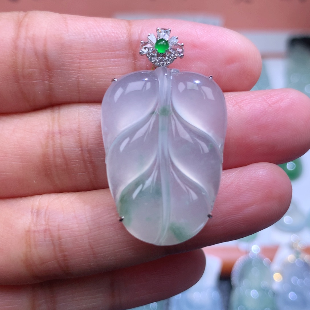 翡翠18K金镶嵌颈饰叶子