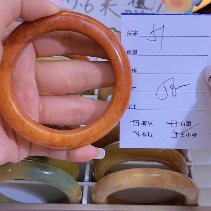 蛇纹石玉手镯未镶嵌金*姐