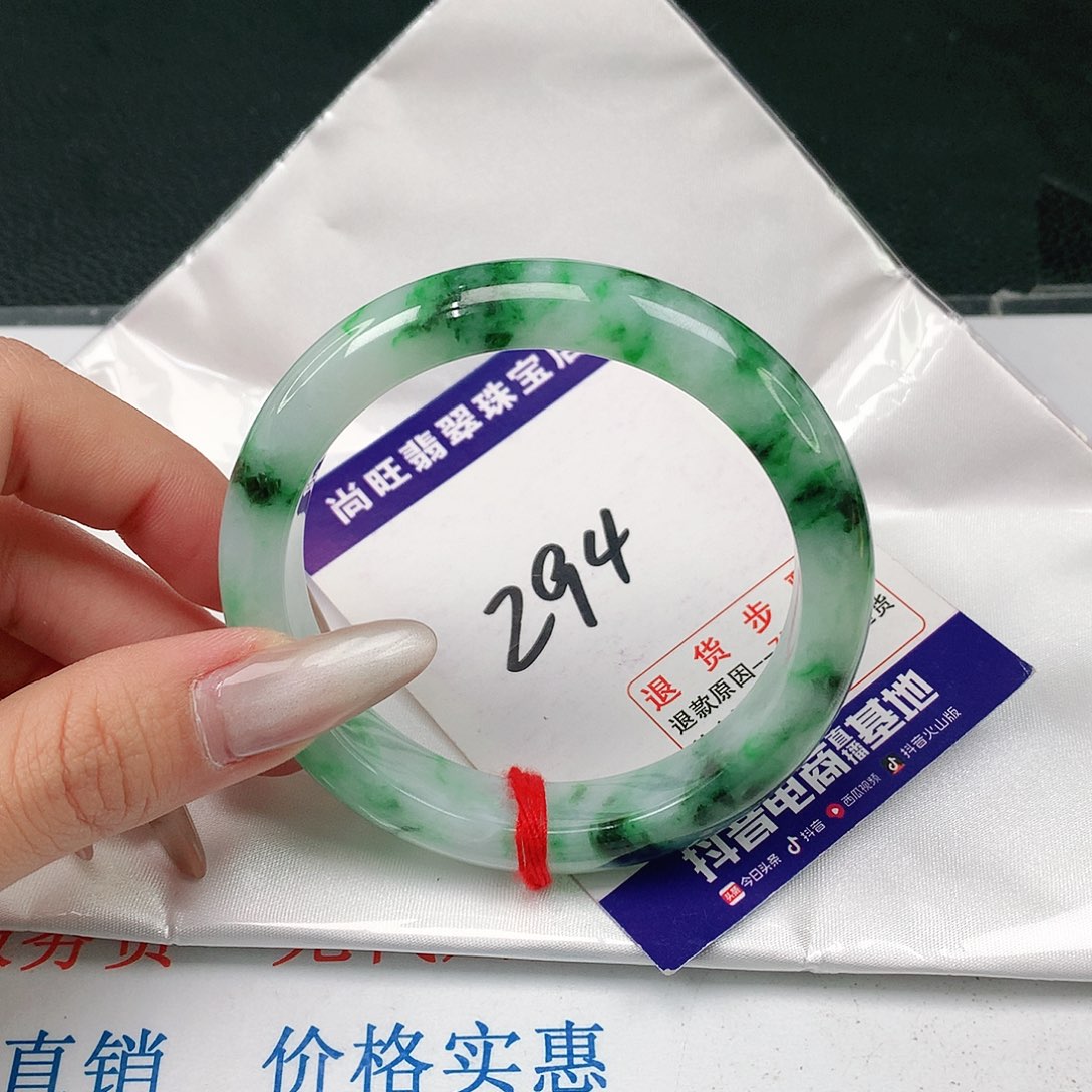 翡翠手镯未镶嵌翡翠12