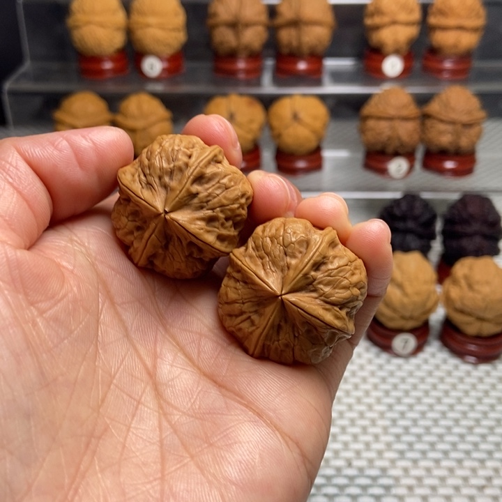 文玩核桃把件52聚宝四棱