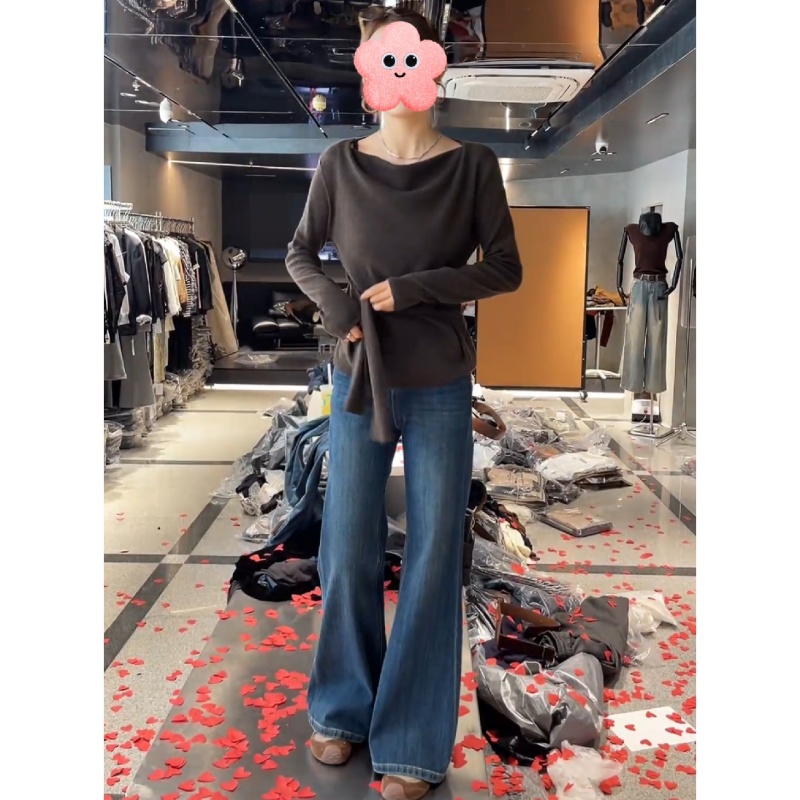 慵懒风修身型长袖针织上衣+时尚百搭修身显瘦微喇直筒裤LK2505879