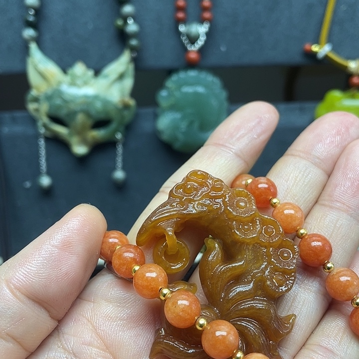 未镶嵌蛇纹石玉颈饰