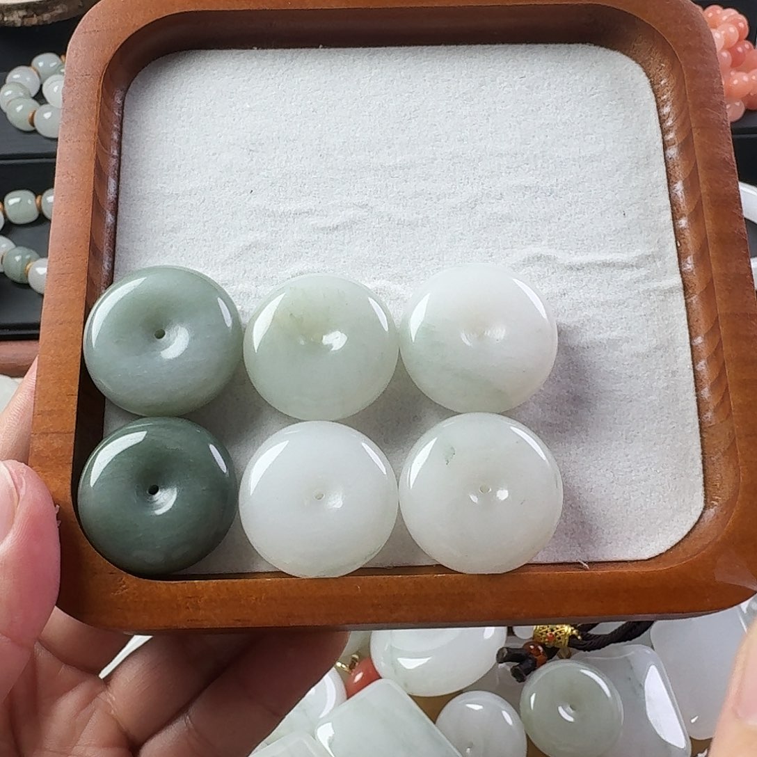 石英质玉未镶嵌颈饰30mm平安扣