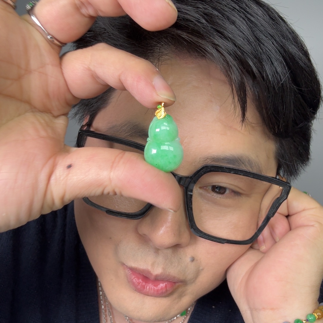 翡翠18K金镶嵌颈饰一件