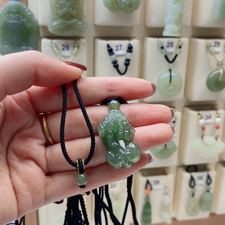 真***话和田玉未镶嵌颈饰