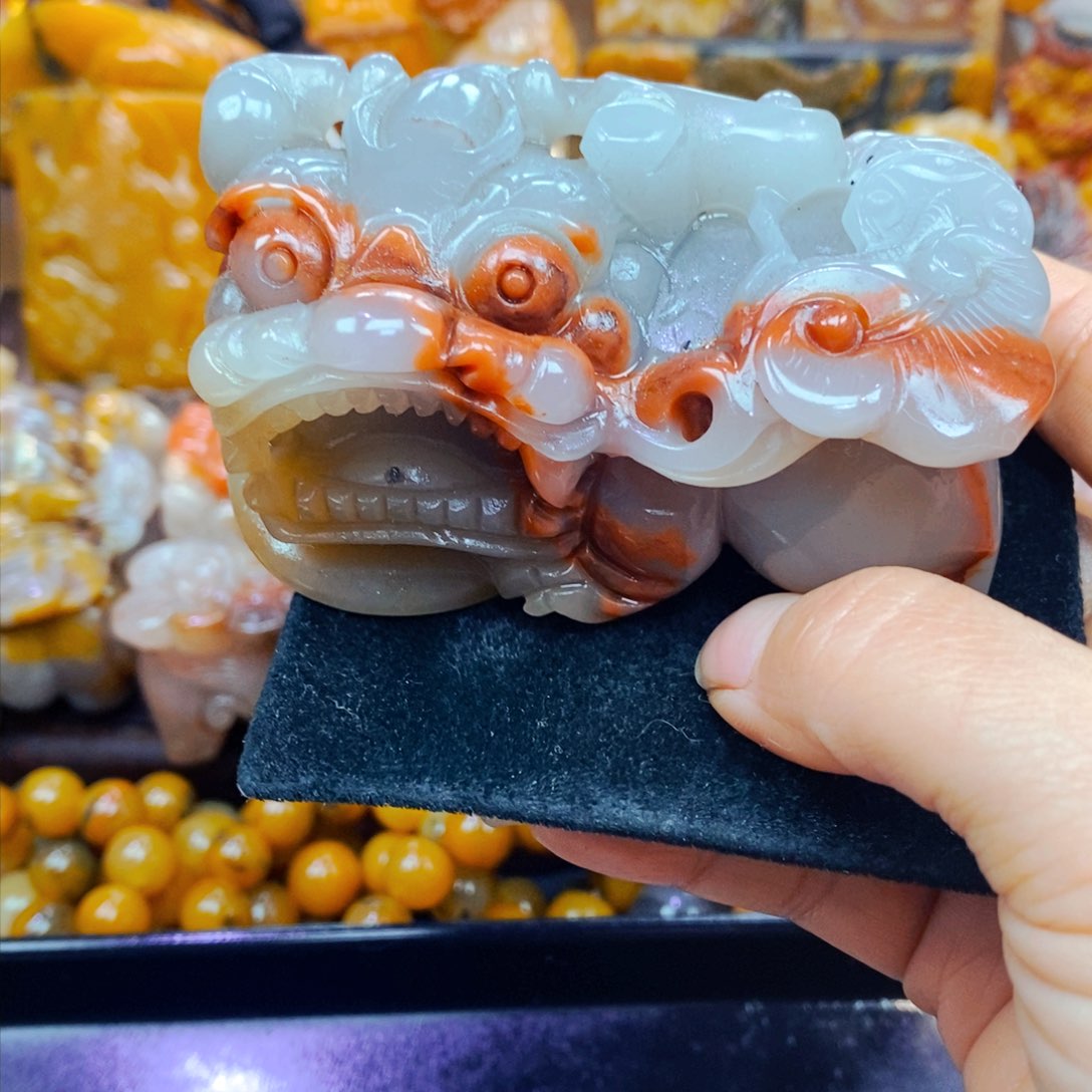 未镶嵌石英质玉（黄龙玉）颈饰