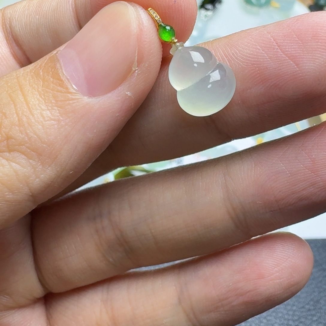 翡翠18K金镶嵌颈饰小葫芦