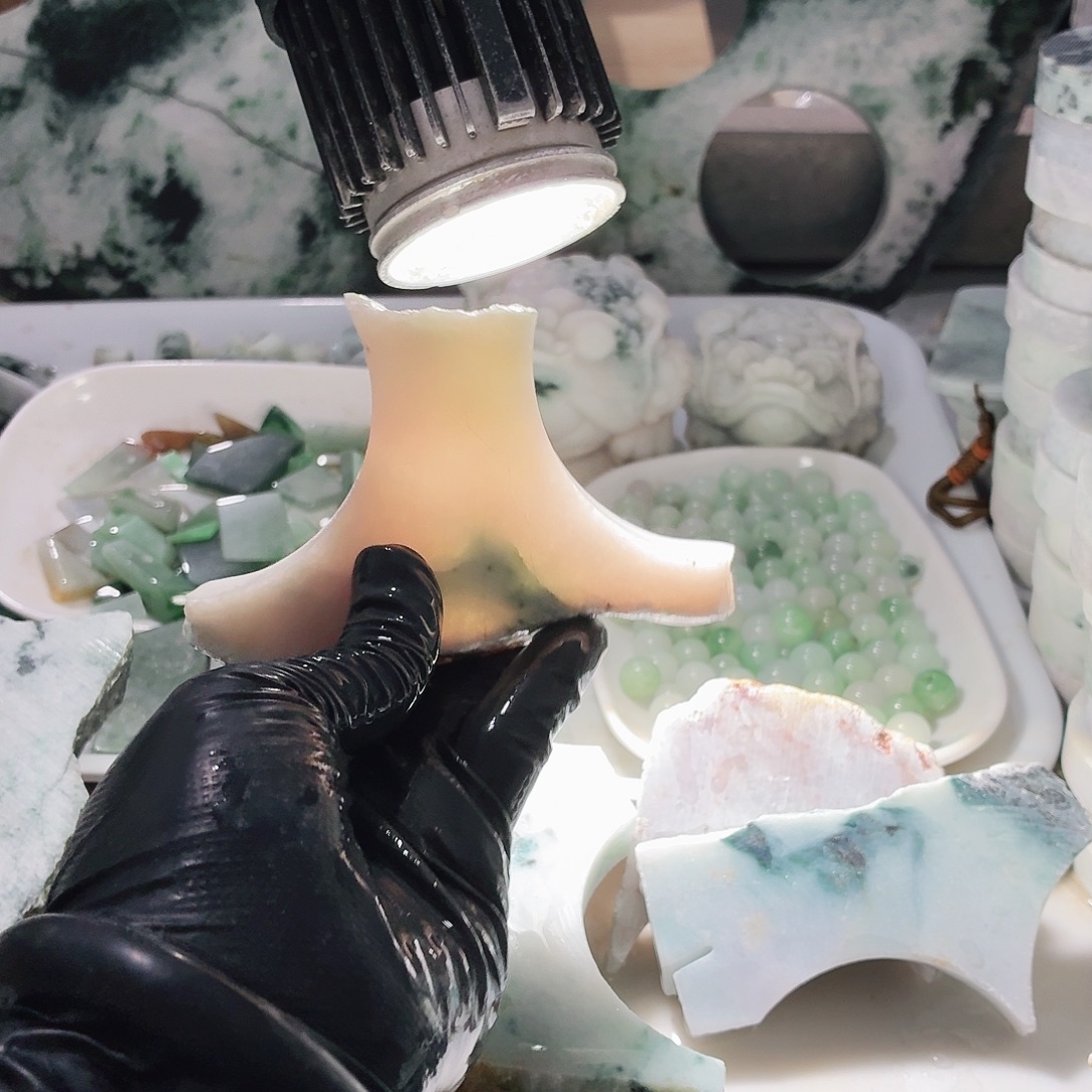 翡翠未镶嵌颈饰边角料