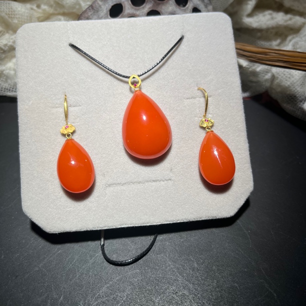 天然南红原矿无注胶冰红金镶嵌吊坠+耳钩套装