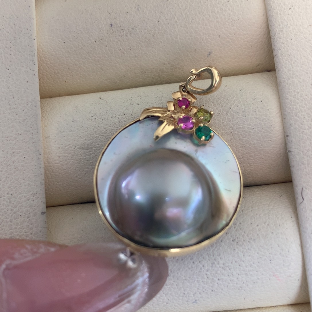 拼合珍珠（马贝珠）颈饰18K金镶嵌