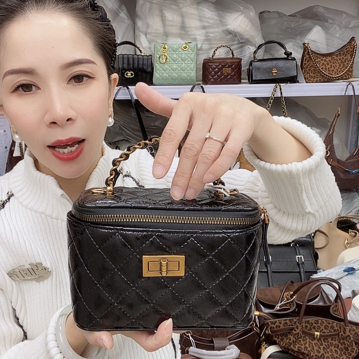 蚕丝小牛剖层皮革PU8158