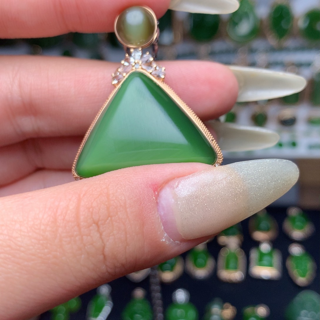 和田玉（碧玉）吊坠18K金镶嵌