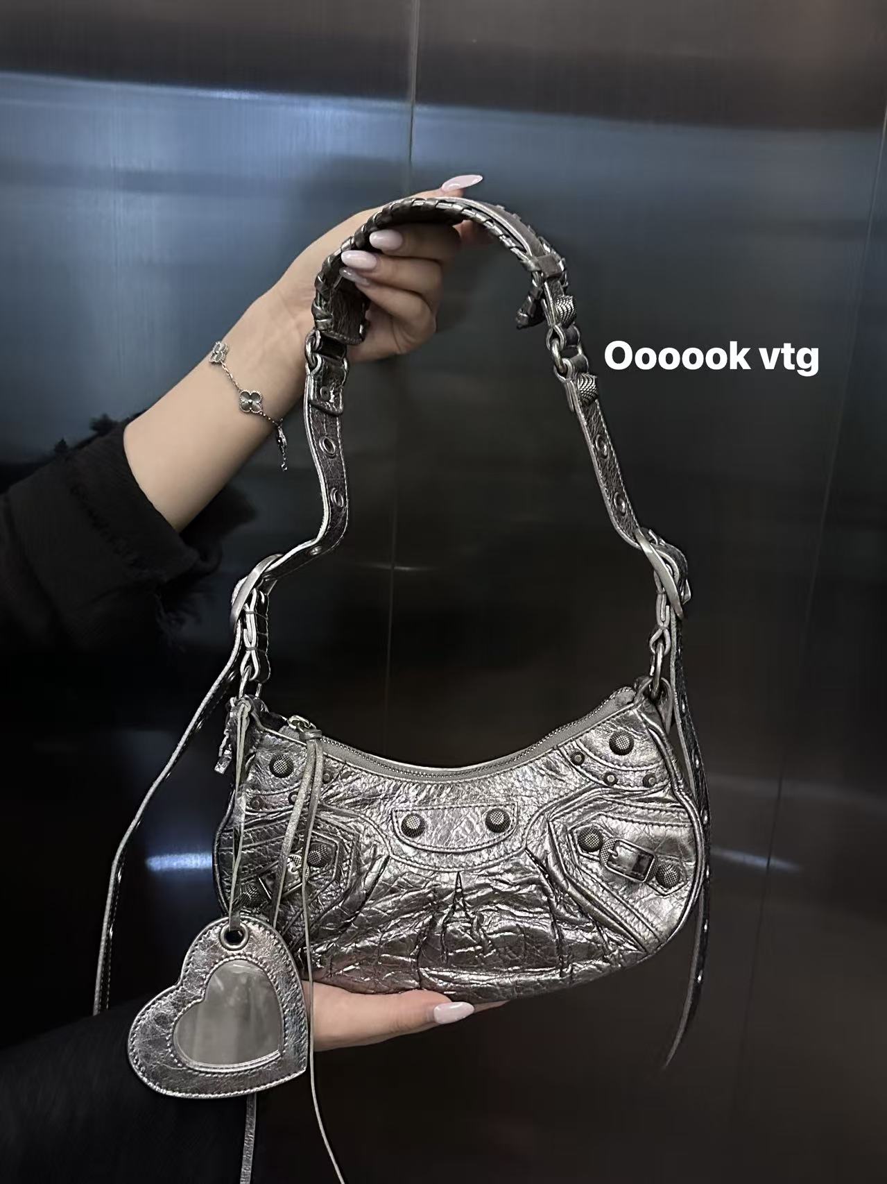 95新 Balenciaga/巴黎世家 CS6237 巴黎世家 机车月牙斜挎单肩包