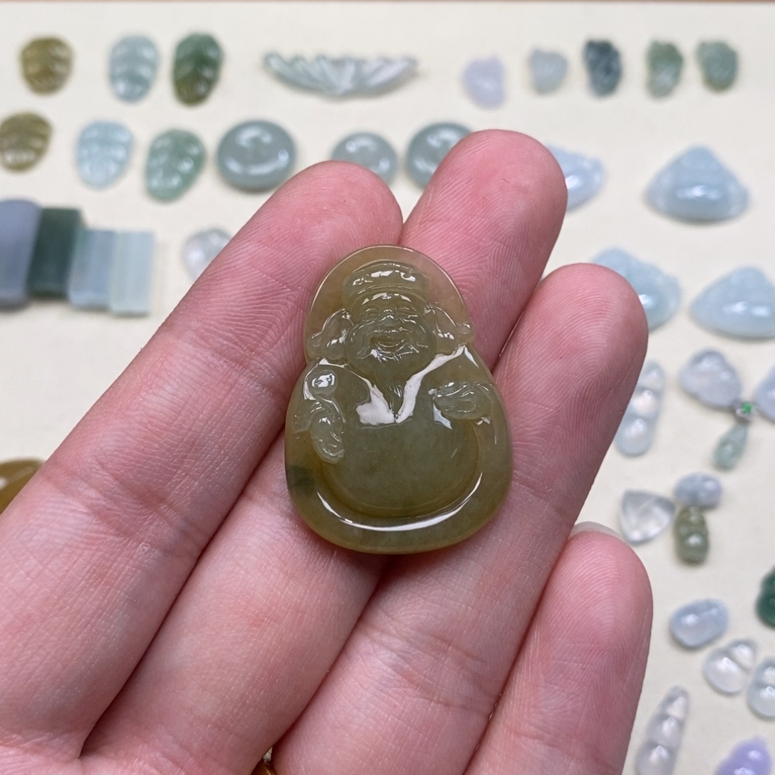 仧***乆翡翠未镶嵌颈饰吊坠