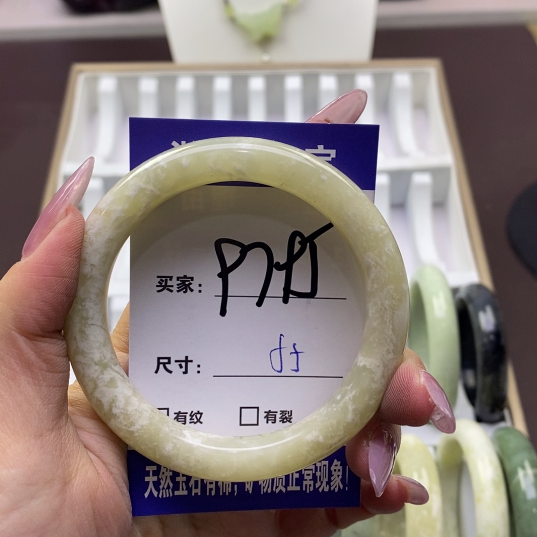 蛇纹石玉手镯未镶嵌