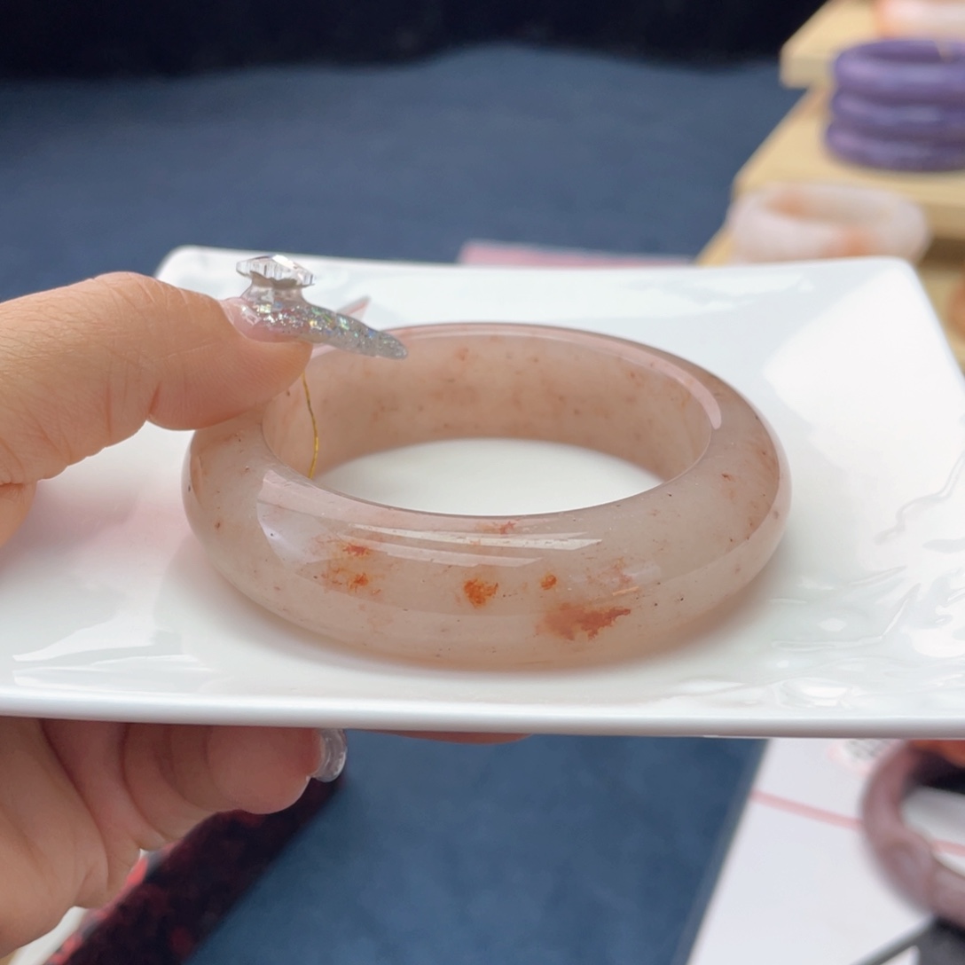 花***悦石英岩玉未镶嵌手镯